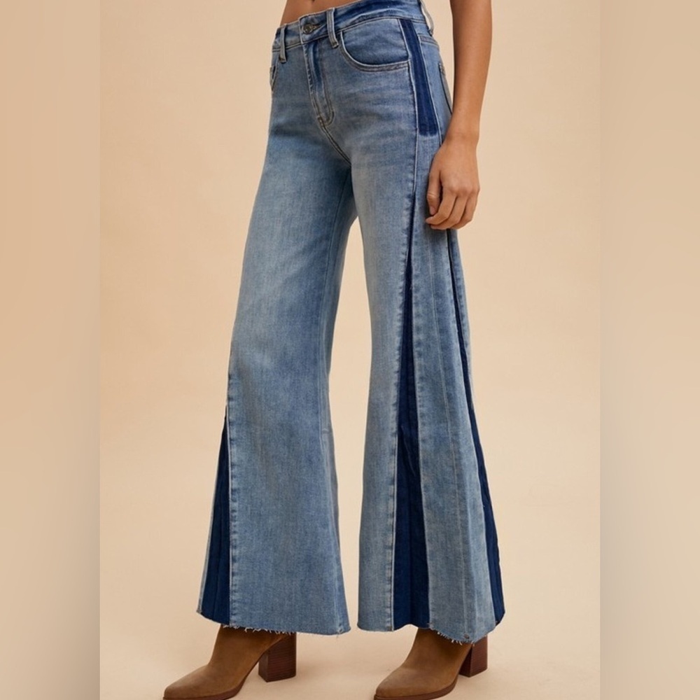 Vintage 70's look flare leg jean in a two tone wash and a high rise - Picture 3 of 5